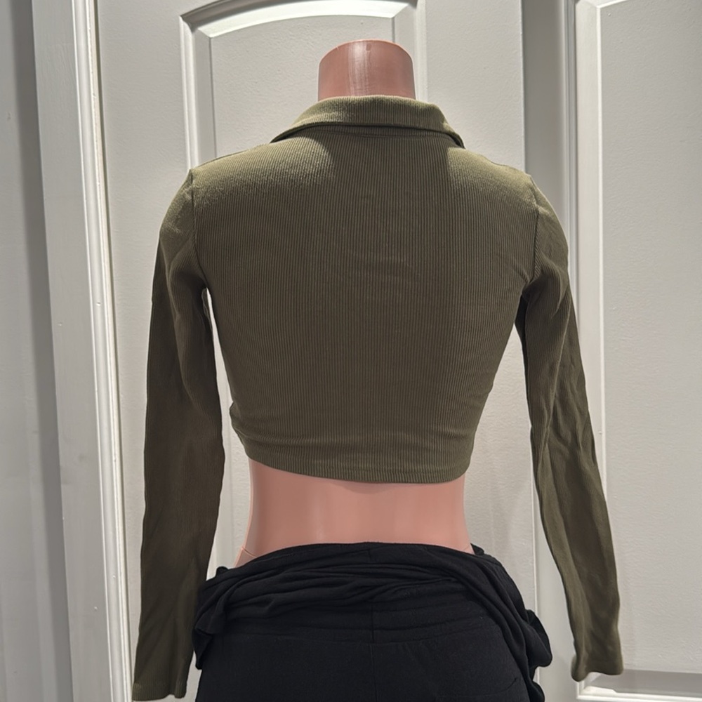 Edikted Long Sleeve Collared Ribbed Crop Top - Picture 3 of 8